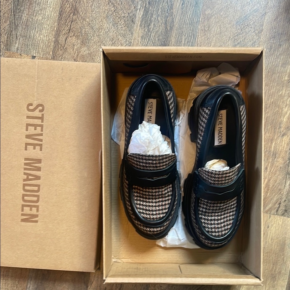 Black and Brown Platform Loafers - Picture 5 of 5